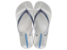 Load image into Gallery viewer, IPANEMA ANATOMIC SHINE FEM GREY/METALLIC BLUE