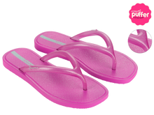 Load image into Gallery viewer, IPANEMA PUFFER DAY BRILHA FEM DARK PINK/GLITTER PINK
