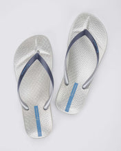 Load image into Gallery viewer, IPANEMA ANATOMIC SHINE FEM GREY/METALLIC BLUE
