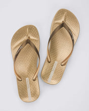 Load image into Gallery viewer, IPANEMA ANATOMIC SHINE FEM BEIGE/BRONZE
