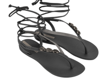 Load image into Gallery viewer, IPANEMA SALTY SANDAL FEM BLACK/SILVER
